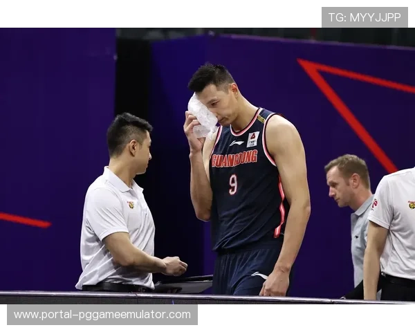 广东老将易建联热身赛强势抢下12篮板展现出色竞技状态续写传奇风采