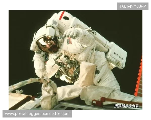 裁判红牌罚下斯文松，多特蒙德少一人作战陷入被动